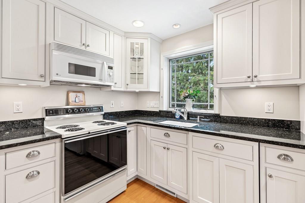 146 Governors Road Quincy, MA 02169 - Photo 4 of 20 Gallery Image 4