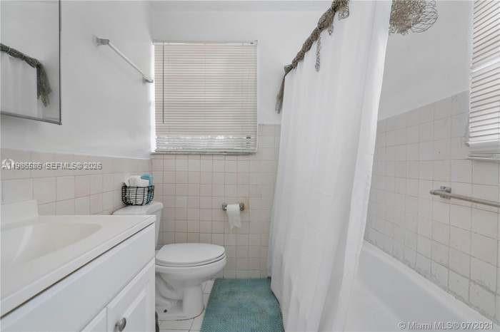 52 East 50th Place Hialeah, FL 33013 - Photo 15 of 23
