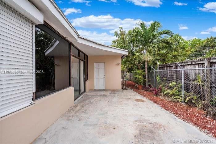 52 East 50th Place Hialeah, FL 33013 - Photo 17 of 23