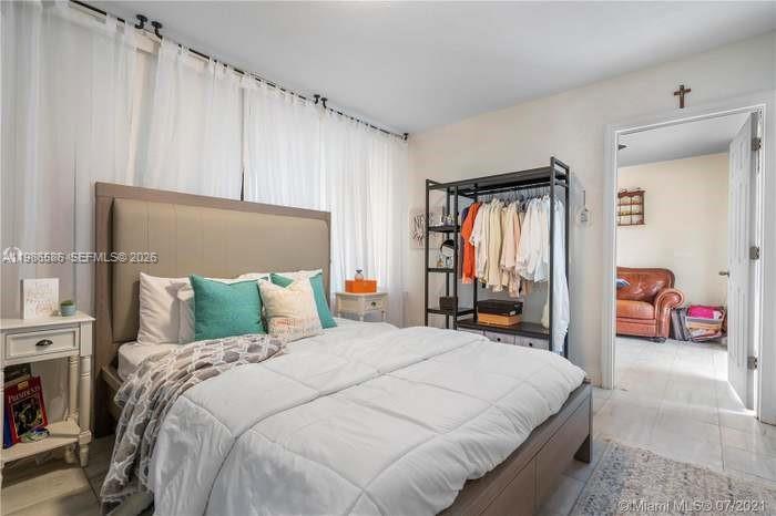 52 East 50th Place Hialeah, FL 33013 - Photo 6 of 23