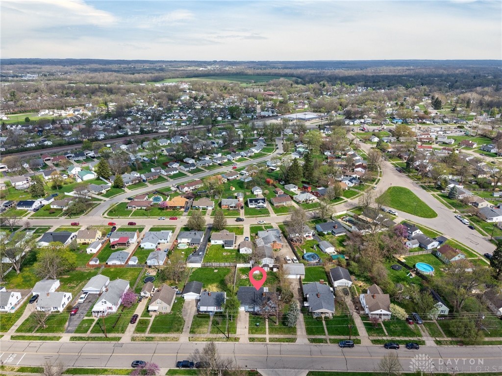3301 Wildwood Road Middletown, OH 45042 - Photo 62 of 68 An aerial perspective reveals a vibrant neighborhood with well-maintained homes and verdant landscapes.