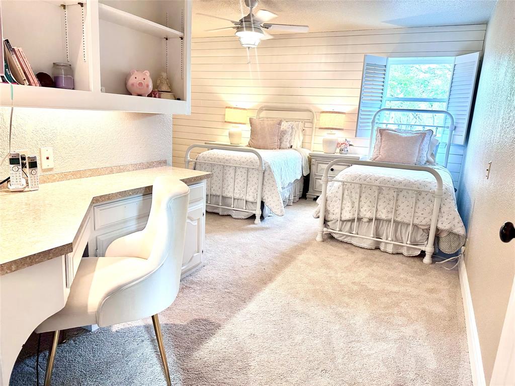 9404 Bellechase Road Granbury, TX 76049 - Photo 22 of 34 Homeowner photo with furniture