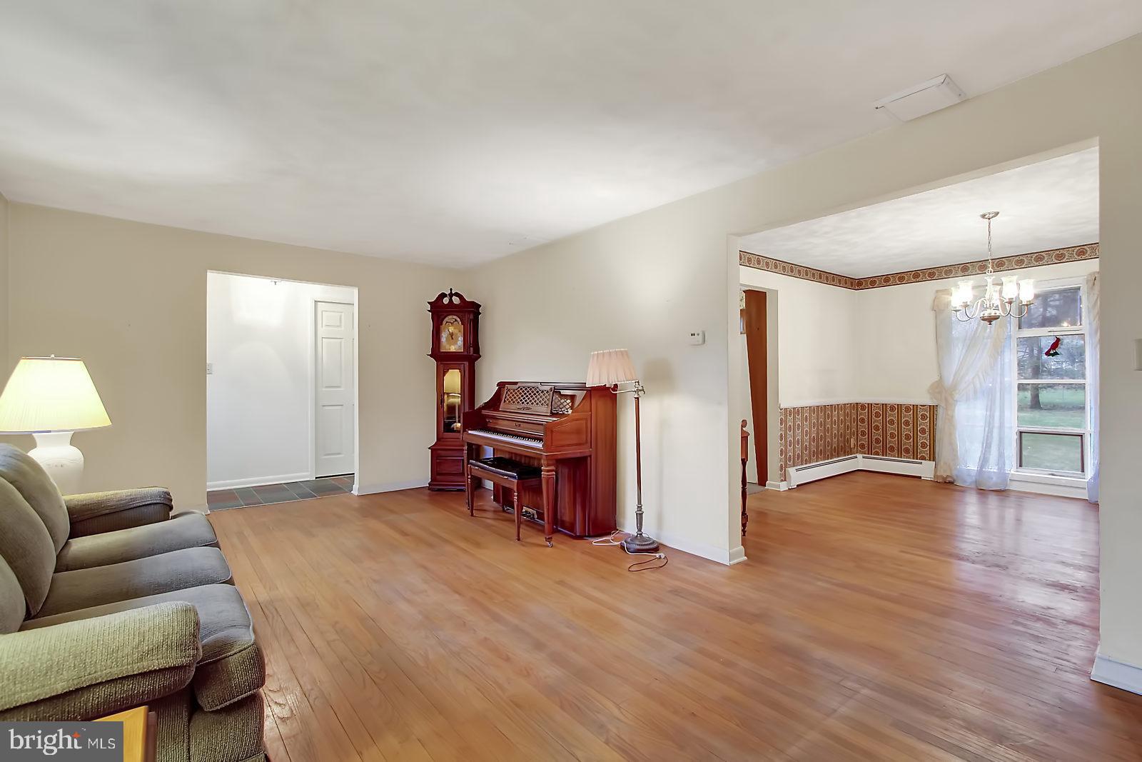 2330 Manor Road York, PA 17408 - Photo 2 of 25 Gallery Image 2