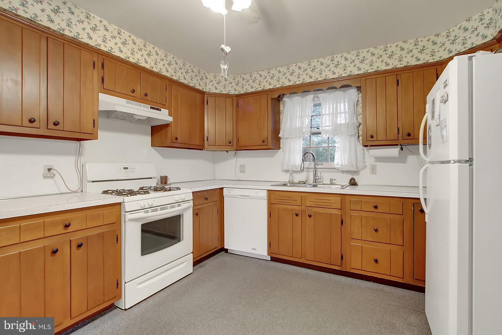 2330 Manor Road York, PA 17408 - Photo 7 of 25 Gallery Image 7