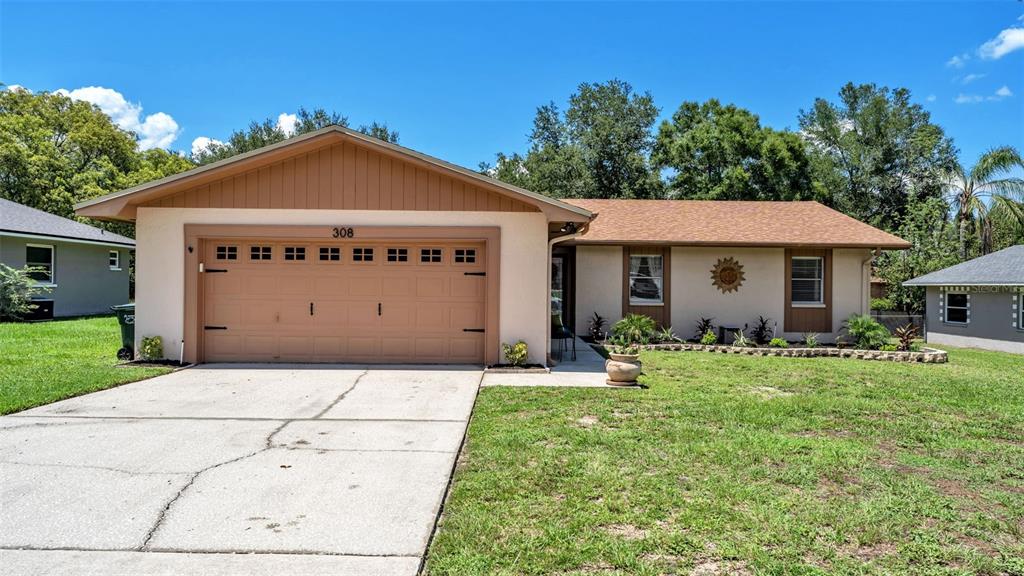 308 High View Lane Lakeland, FL 33803 - Photo 6 of 37