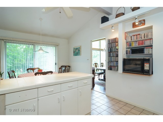 10 Hickory Road Hawthorn Woods, IL 60047 - Photo 11 of 25 Gallery Image 11