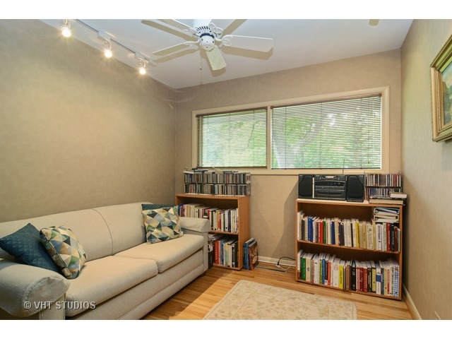 10 Hickory Road Hawthorn Woods, IL 60047 - Photo 13 of 25 Gallery Image 13
