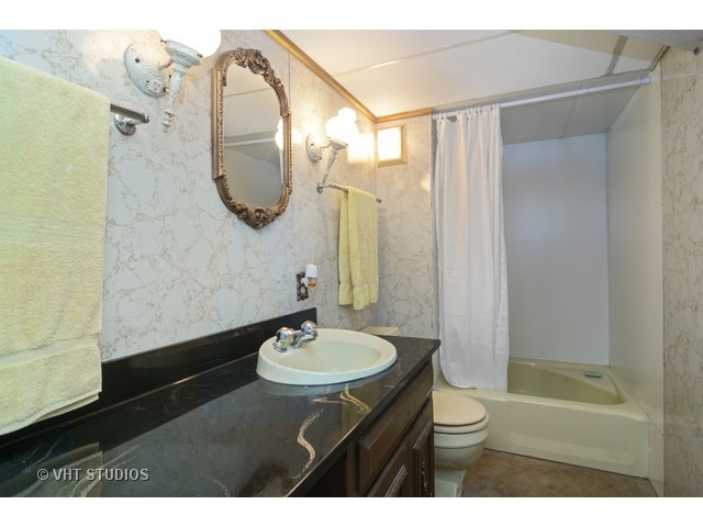 10 Hickory Road Hawthorn Woods, IL 60047 - Photo 18 of 25 Gallery Image 18