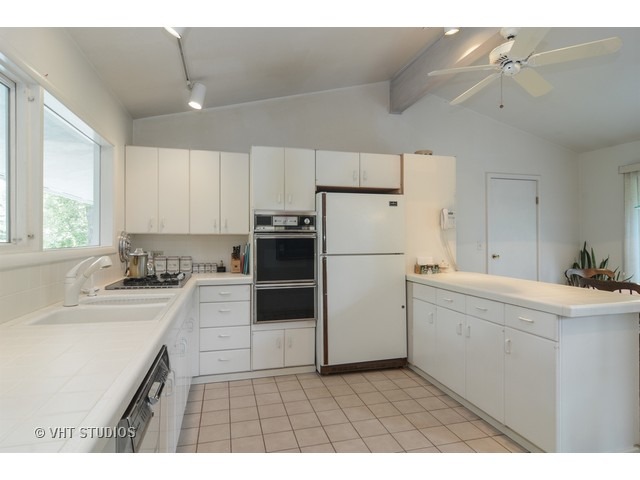 10 Hickory Road Hawthorn Woods, IL 60047 - Photo 8 of 25 Gallery Image 8