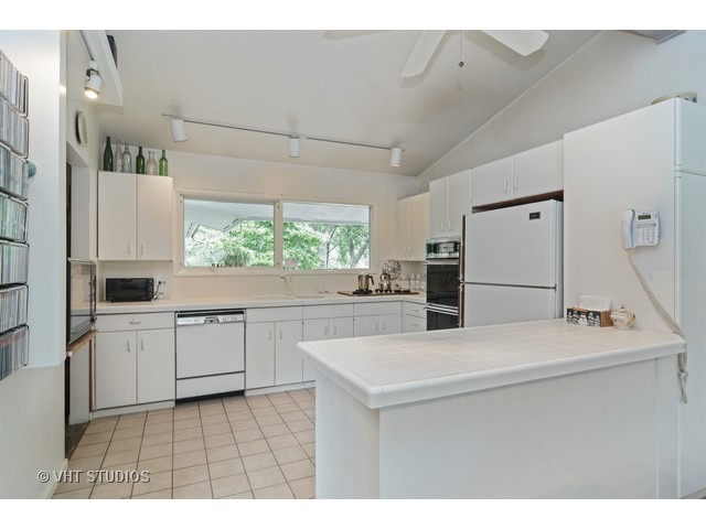 10 Hickory Road Hawthorn Woods, IL 60047 - Photo 9 of 25 Gallery Image 9