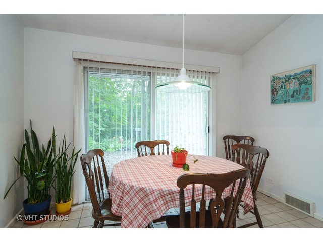 10 Hickory Road Hawthorn Woods, IL 60047 - Photo 10 of 25 Gallery Image 10