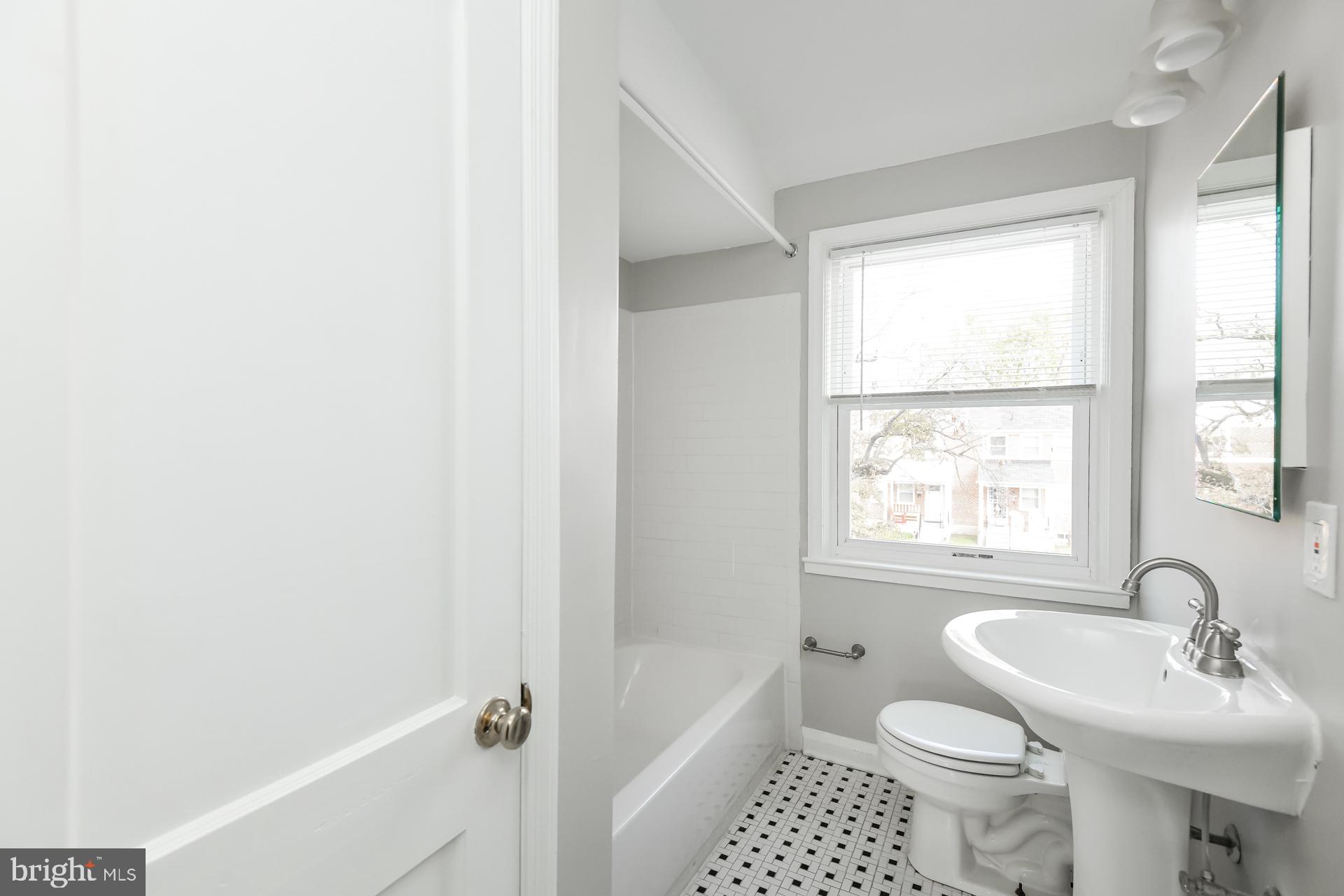 1541 Gleneagle Road Baltimore, MD 21239 - Photo 11 of 15