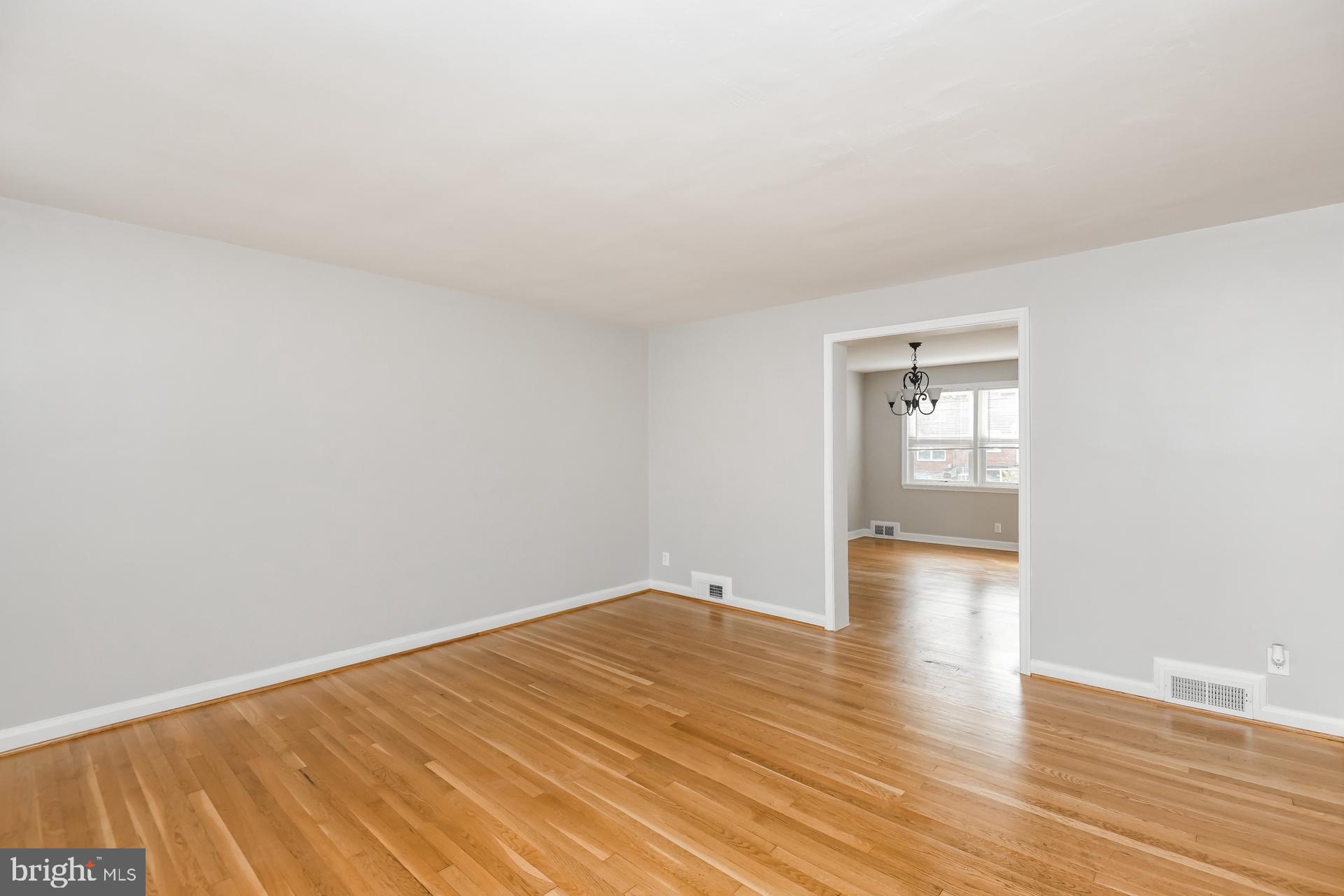 1541 Gleneagle Road Baltimore, MD 21239 - Photo 4 of 15