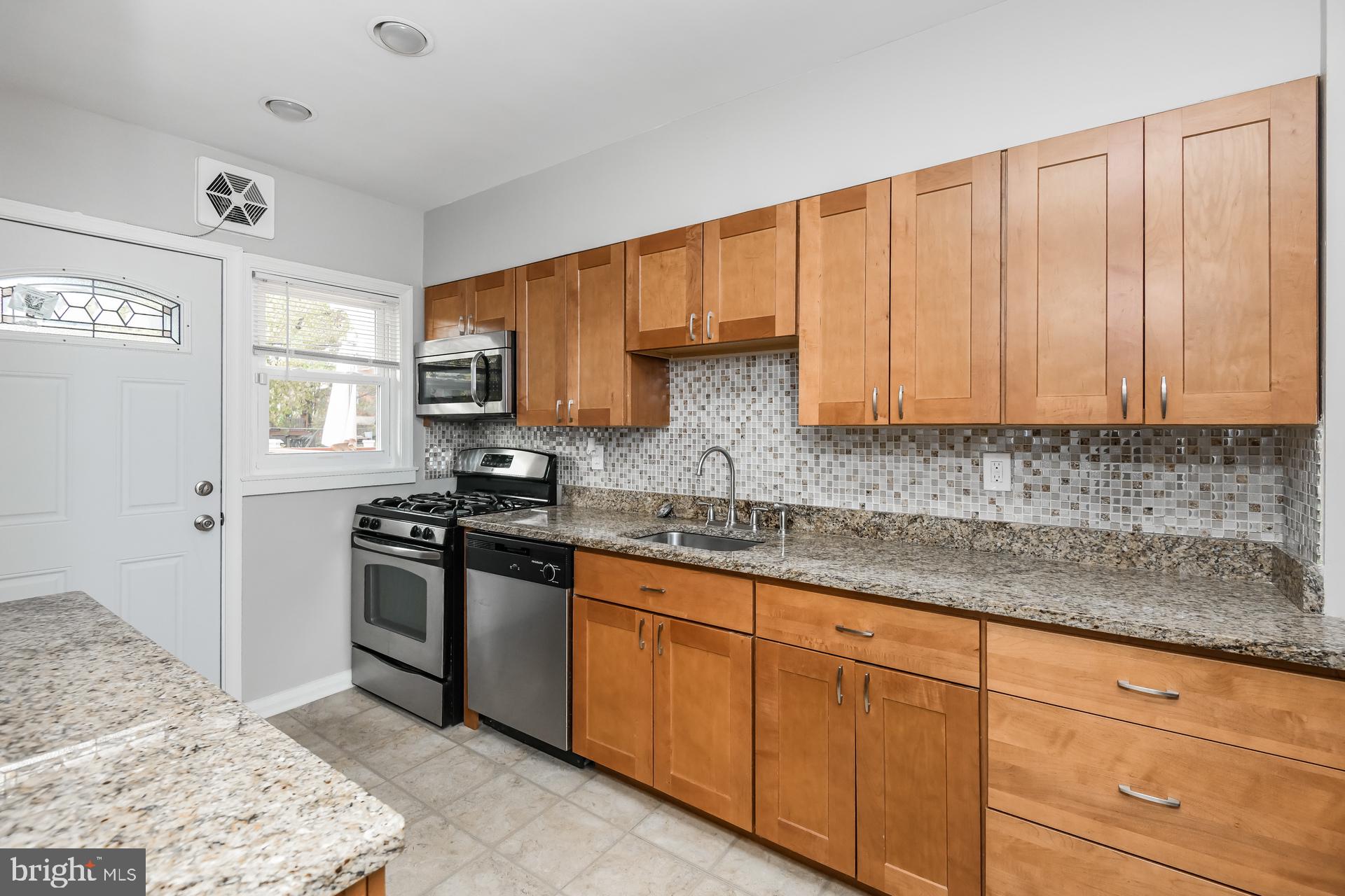 1541 Gleneagle Road Baltimore, MD 21239 - Photo 7 of 15