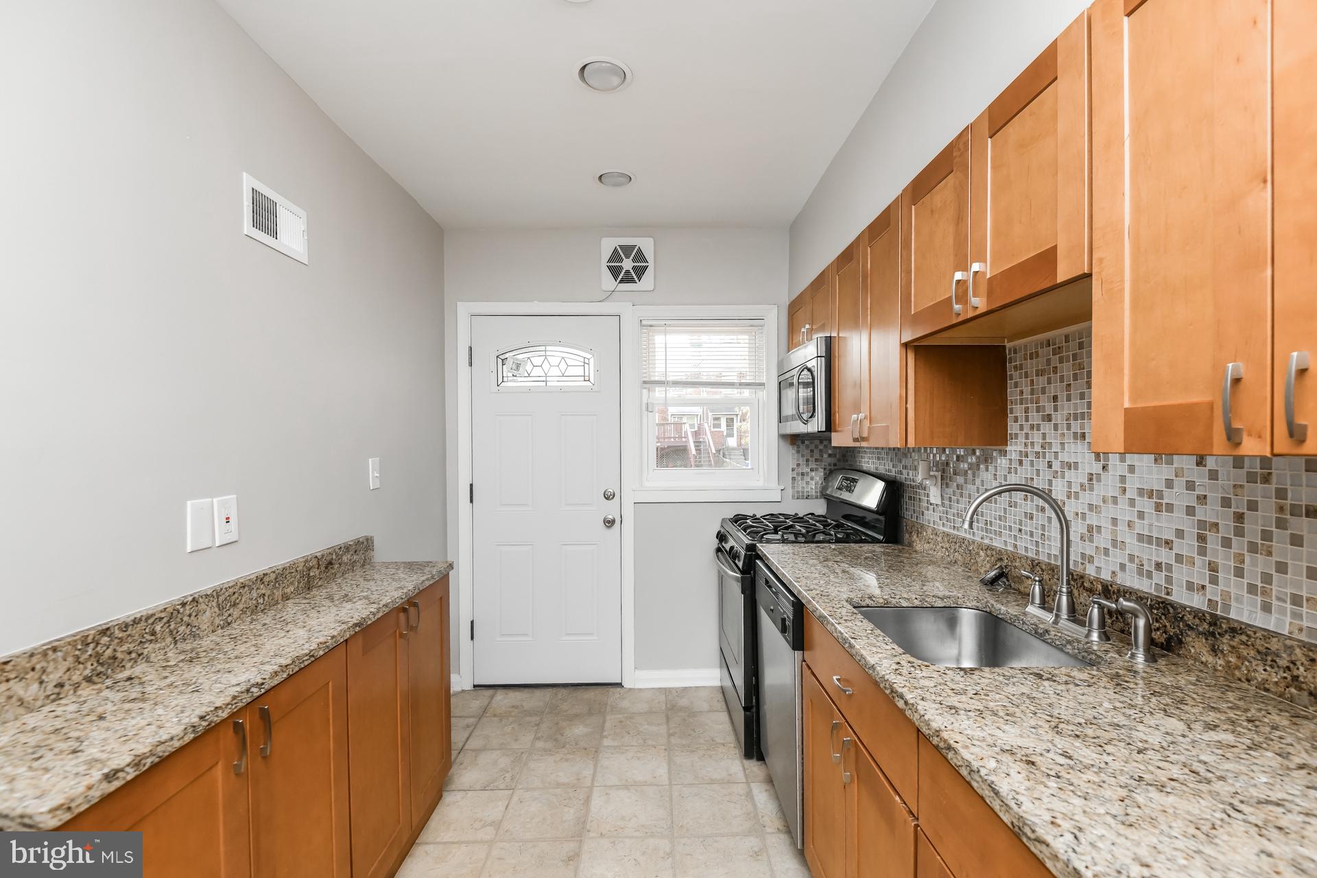 1541 Gleneagle Road Baltimore, MD 21239 - Photo 8 of 15