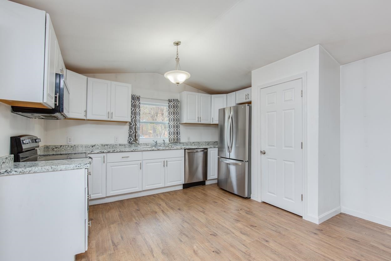 29 Wayne Drive, Unit 29 Derry, NH 03038 - Photo 12 of 29