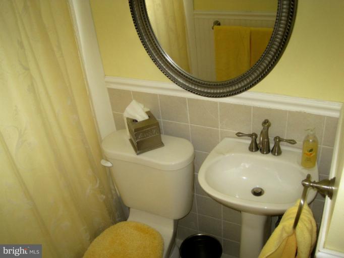 8505 North Point Road Edgemere, MD 21219 - Photo 2 of 21 Bath