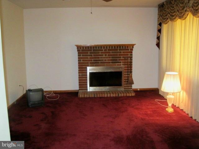 8505 North Point Road Edgemere, MD 21219 - Photo 10 of 21 Living Room