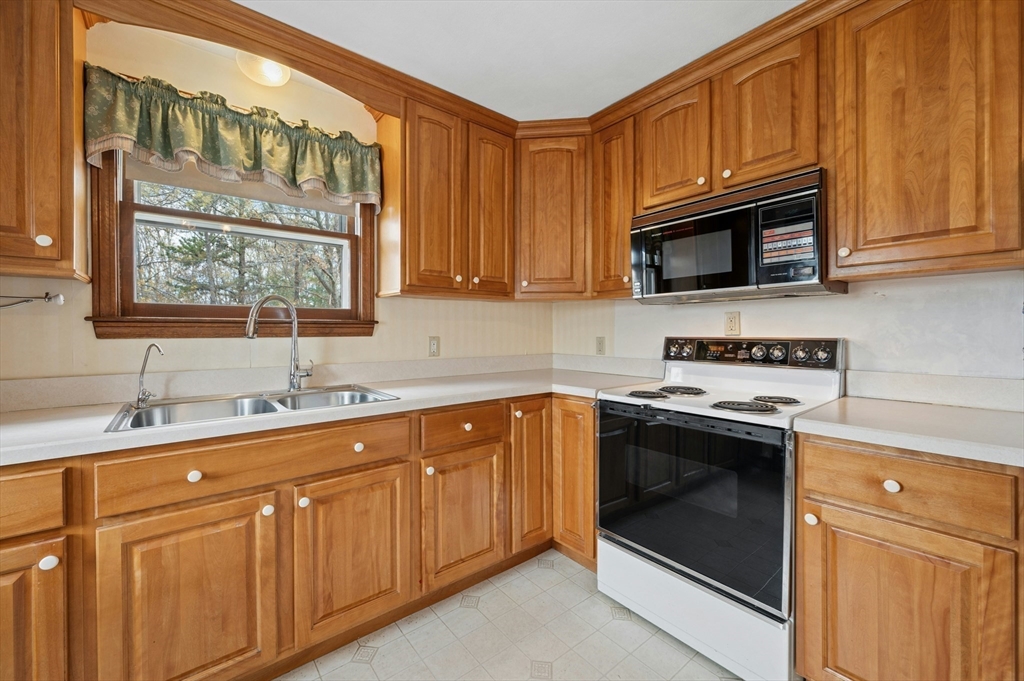 149 Old Westboro Road Grafton, MA 01536 - Photo 8 of 30