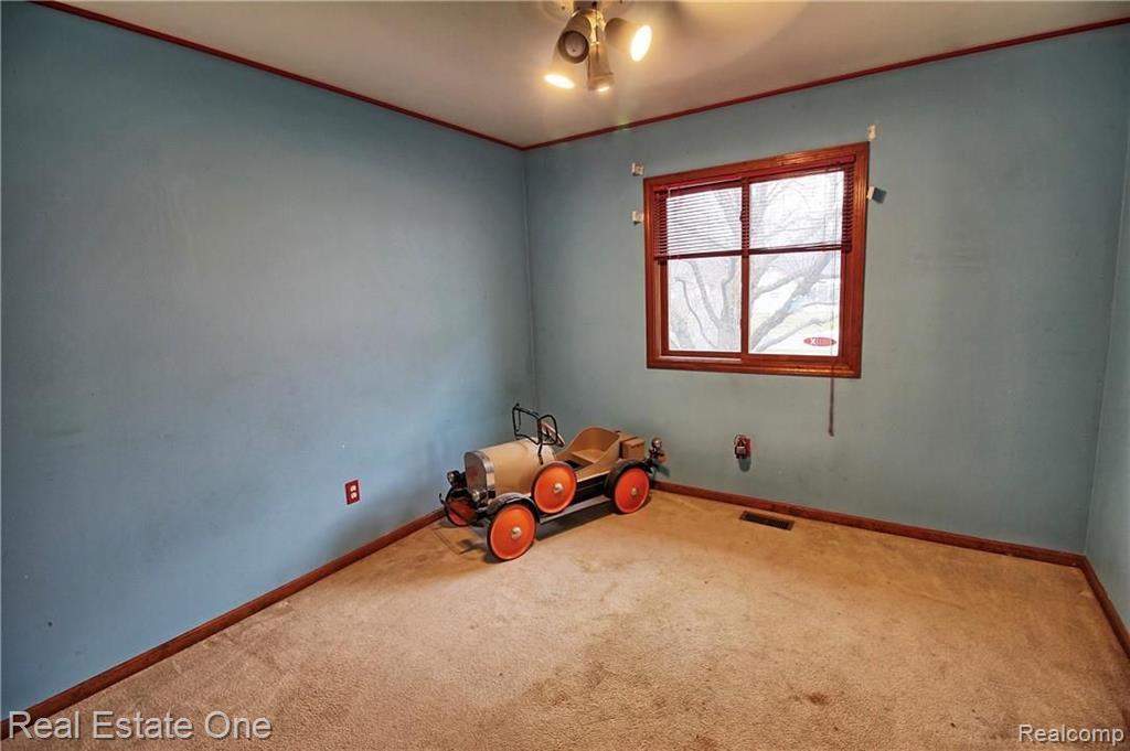 3633 Mildred Avenue Rochester Hills, MI 48309 - Photo 14 of 20