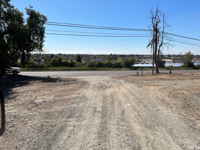 North Main & Reed Avenue Porterville, CA 93257 - Photo 2 of 42 Drive way at 1996 No Main address