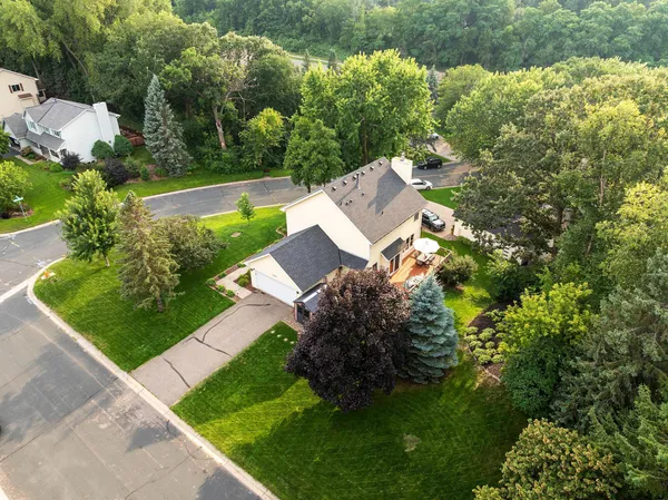 $515,000 | 1389 Camelback Drive, Eagan, MN 55123