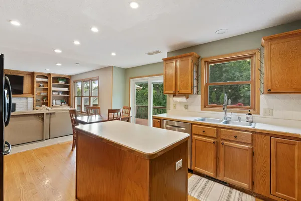 $515,000 | 1389 Camelback Drive, Eagan, MN 55123