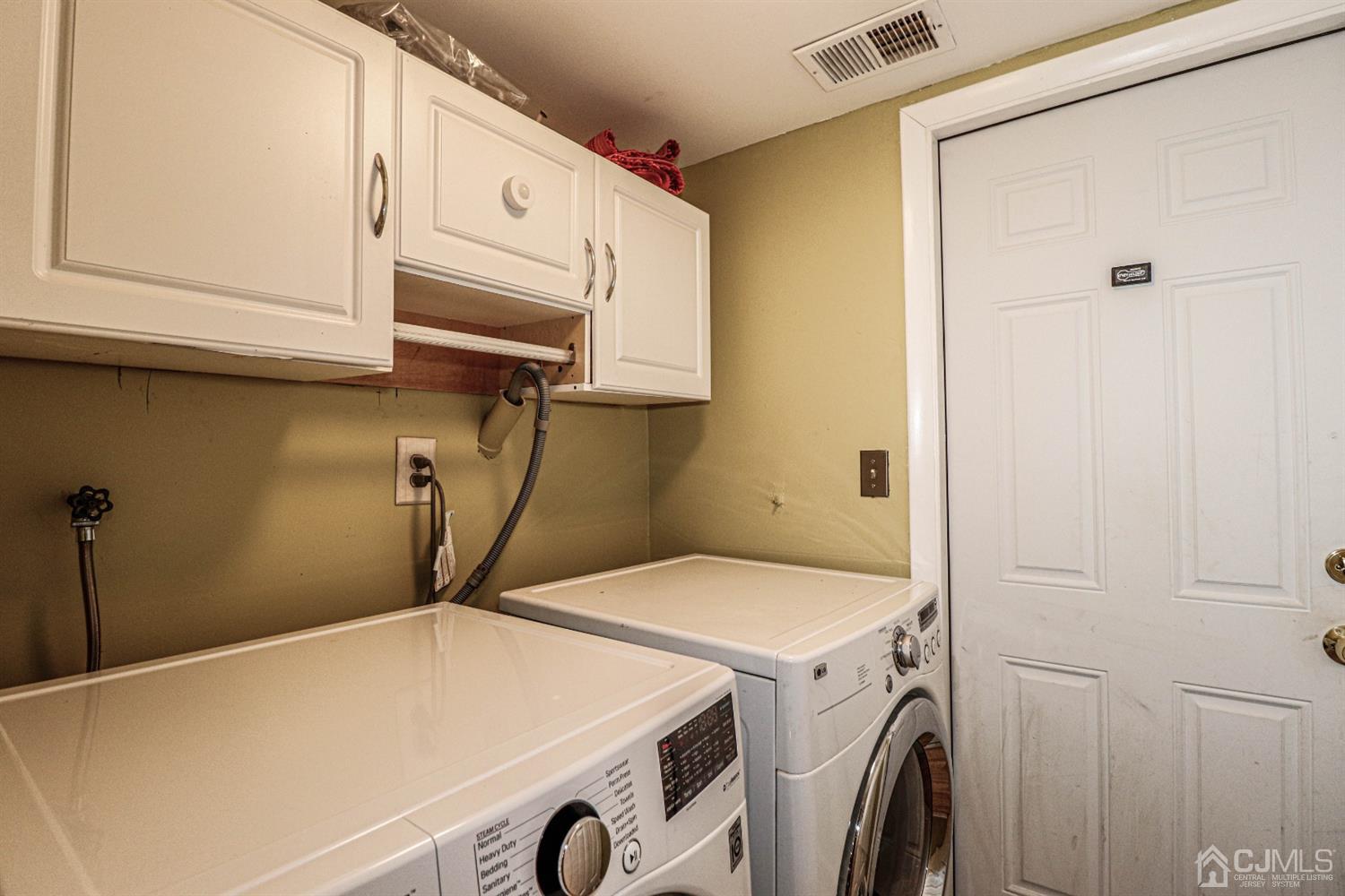 175 Westgate Drive Edison, NJ 08820 - Photo 25 of 43