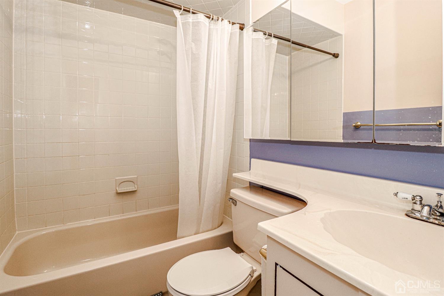 175 Westgate Drive Edison, NJ 08820 - Photo 26 of 43