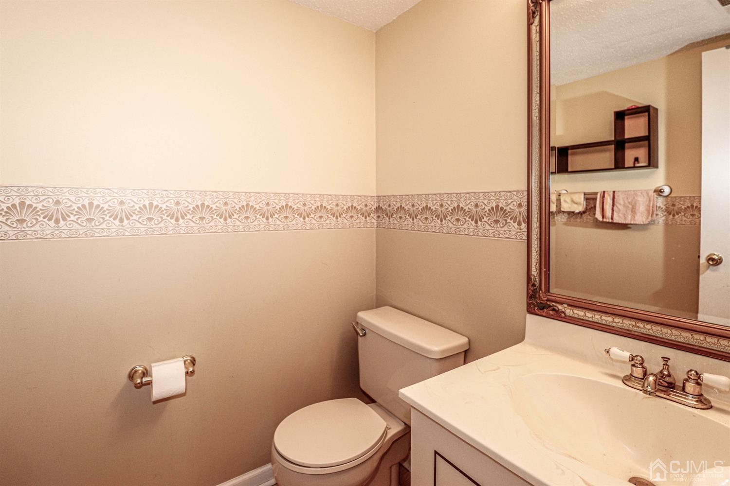 175 Westgate Drive Edison, NJ 08820 - Photo 28 of 43