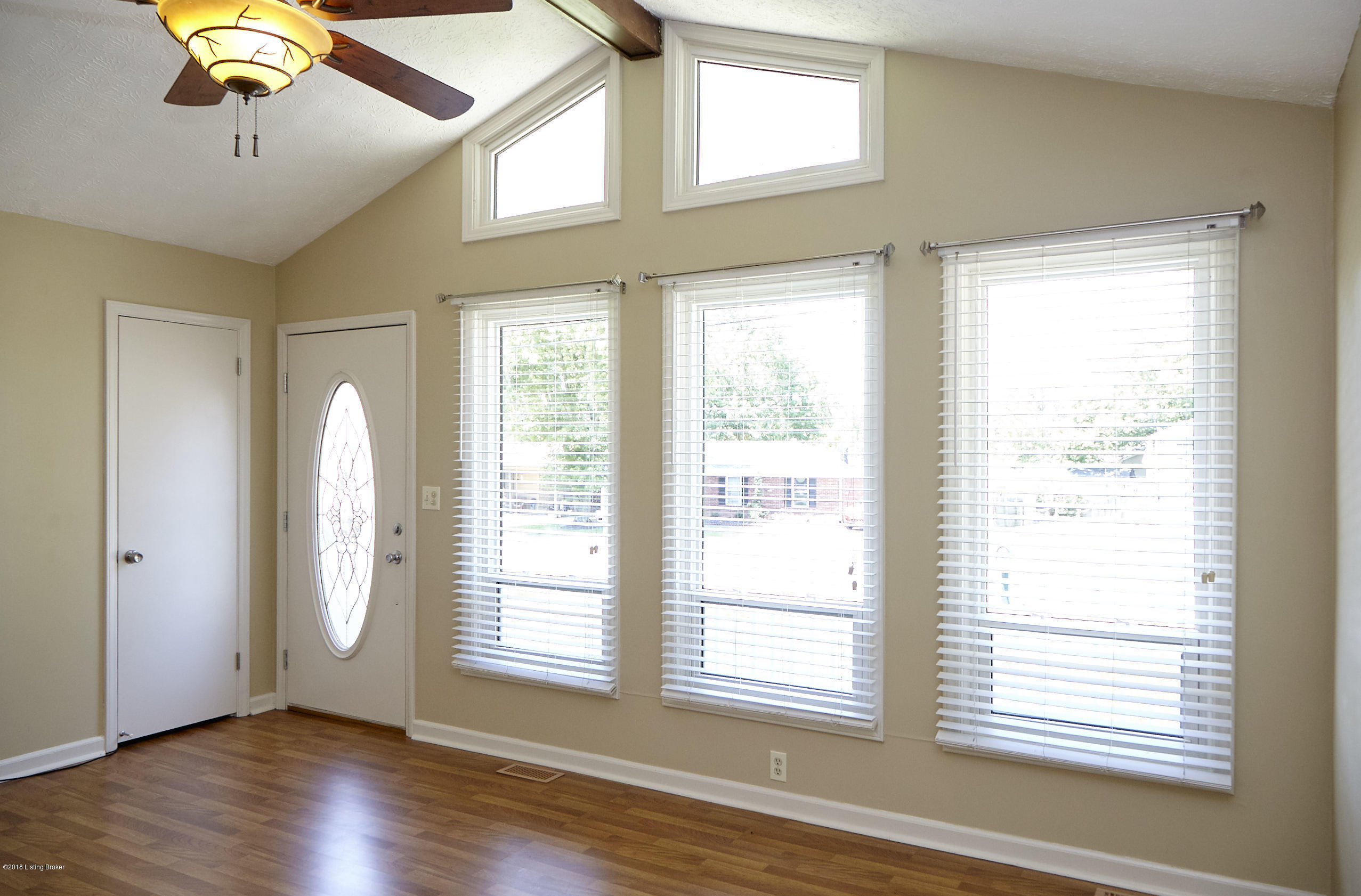 6703 El Rancho Road Louisville, KY 40291 - Photo 3 of 35 6703ElRancho_025