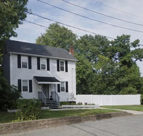 $489,000 | 589 Acorn Street, Deer Park, NY 11729