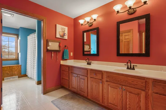 $950,000 | 948 Timber Ridge Drive, Oregon, WI 53575