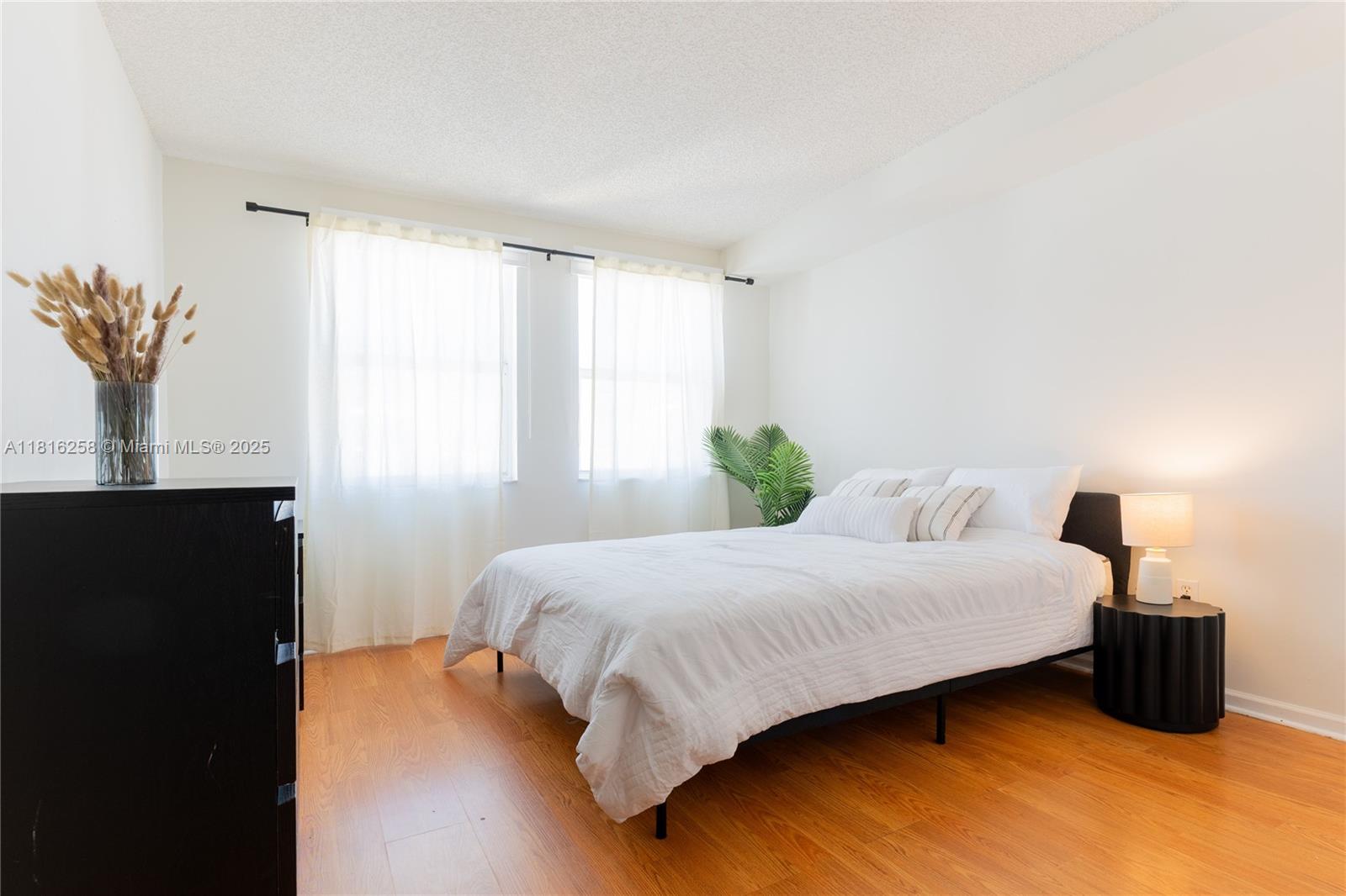 17100 North Bay Road, Unit PH1912 Sunny Isles Beach, FL 33160 - Photo 24 of 39 a bedroom with a bed and a window