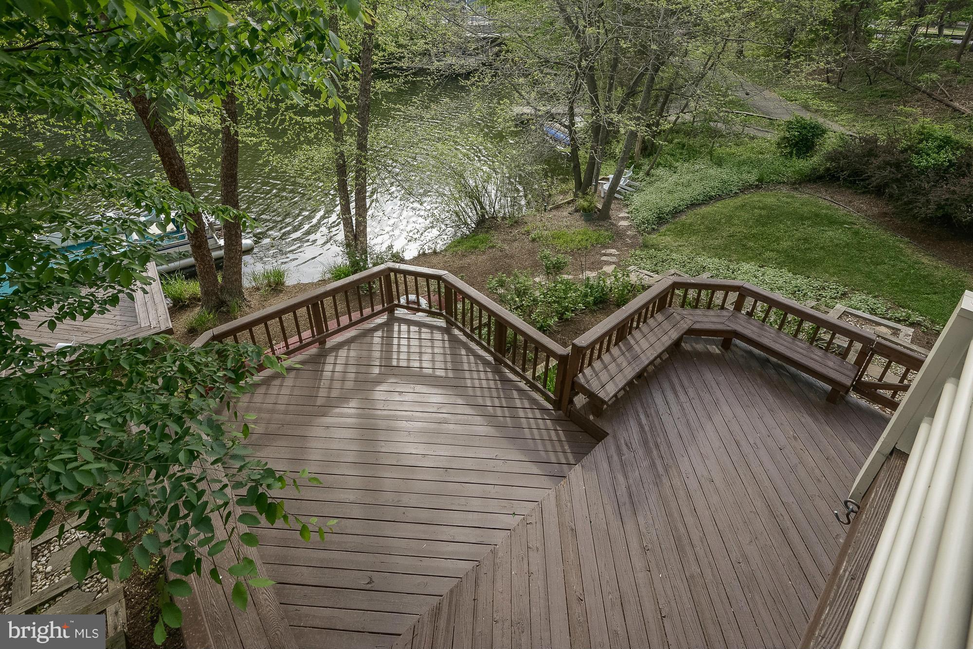 1907 Lakeport Way Reston, VA 20191 - Photo 26 of 30 Exterior (Rear)