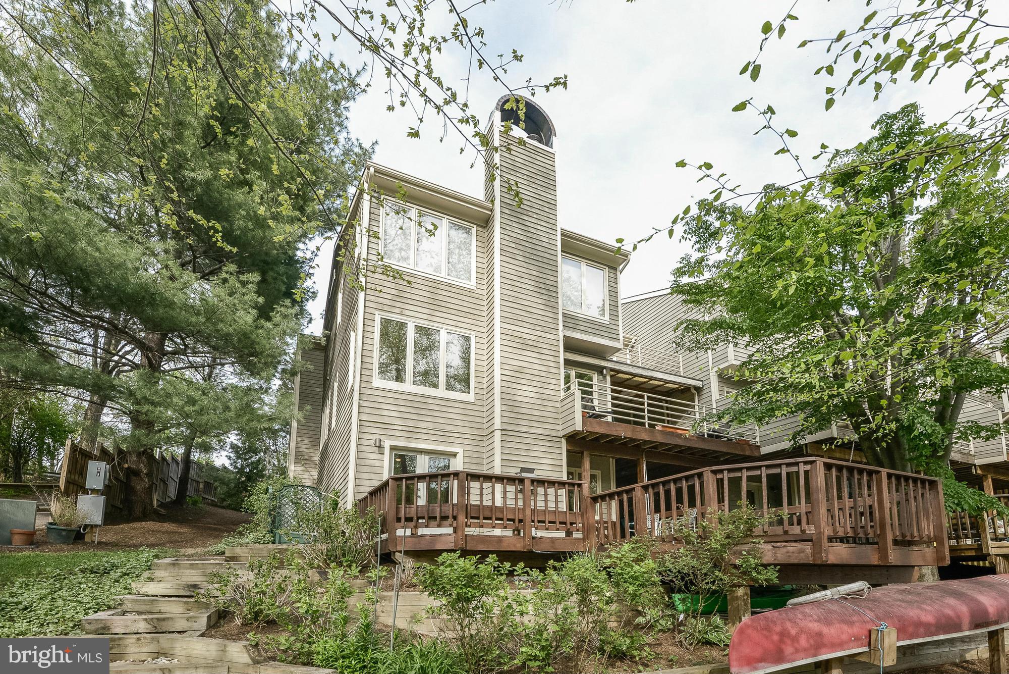 1907 Lakeport Way Reston, VA 20191 - Photo 29 of 30 Exterior (Rear)