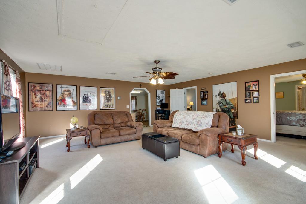 2939 Factory Road Murfreesboro, TN 37130 - Photo 9 of 23 Large open living area with great light!