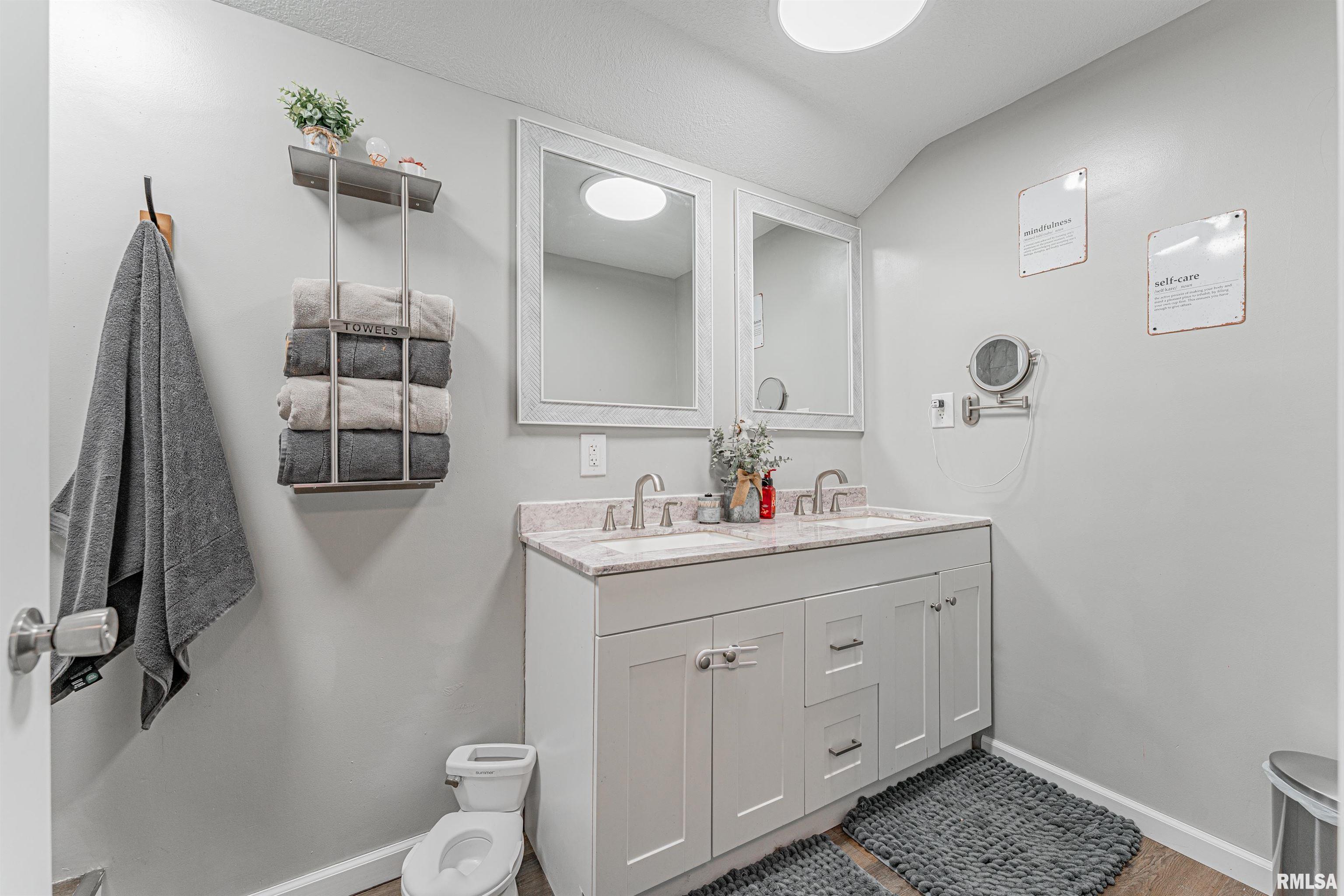 1955 East 2700 North Road Blue Mound, IL 62513 - Photo 34 of 50