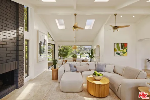 $5,600,000 | 29417 Bluewater Road, Malibu, CA 90265