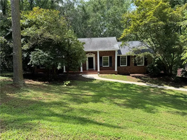 $365,000 | 220 Camelot Road, Clemson, SC 29631