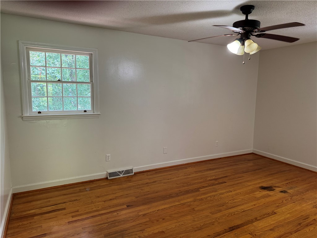 220 Camelot Road Clemson, SC 29631 - Photo 15 of 28 Bedroom 3 Back