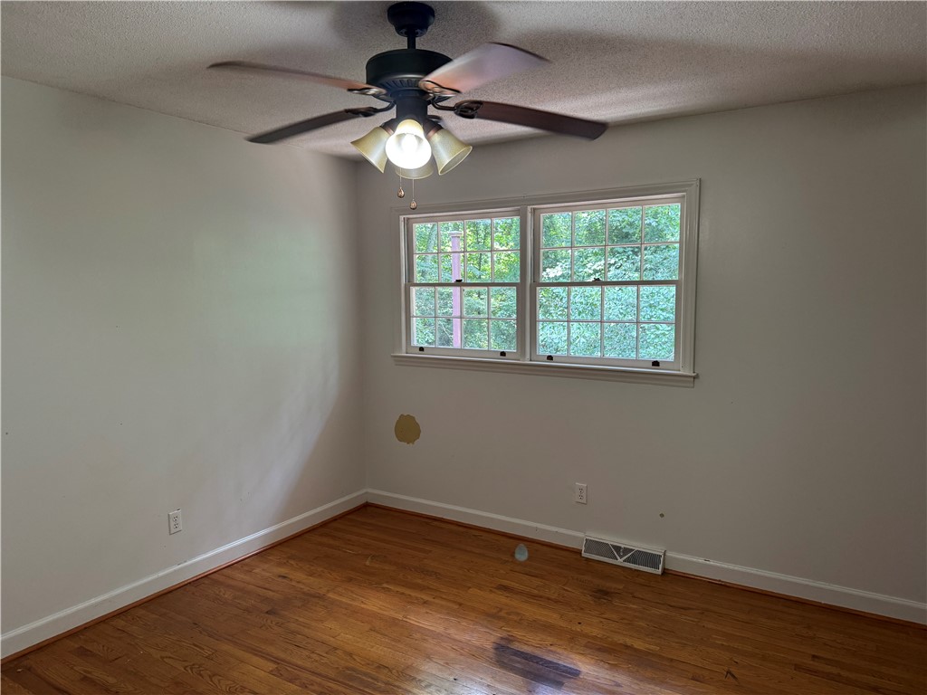 220 Camelot Road Clemson, SC 29631 - Photo 18 of 28 Bedroom 4 Back