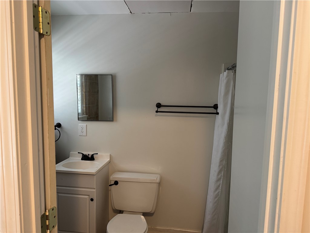 220 Camelot Road Clemson, SC 29631 - Photo 22 of 28 Bathroom with walk-in Shower