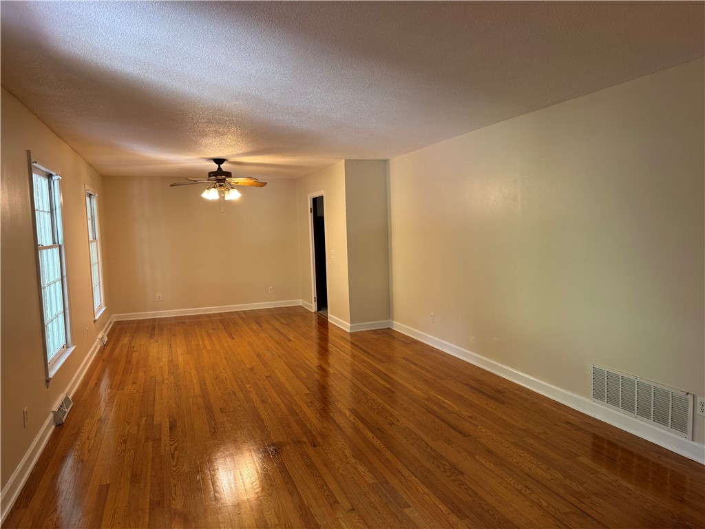 220 Camelot Road Clemson, SC 29631 - Photo 4 of 28