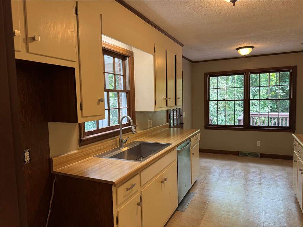 220 Camelot Road Clemson, SC 29631 - Photo 6 of 28 Galley Kitchen