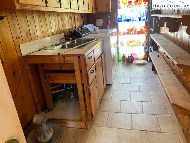 453 Smith Acres Road Ennice, NC 28623 - Photo 11 of 30 a utility room with dryer and washer