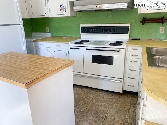 453 Smith Acres Road Ennice, NC 28623 - Photo 18 of 30 a kitchen with a stove cabinets and wooden floor