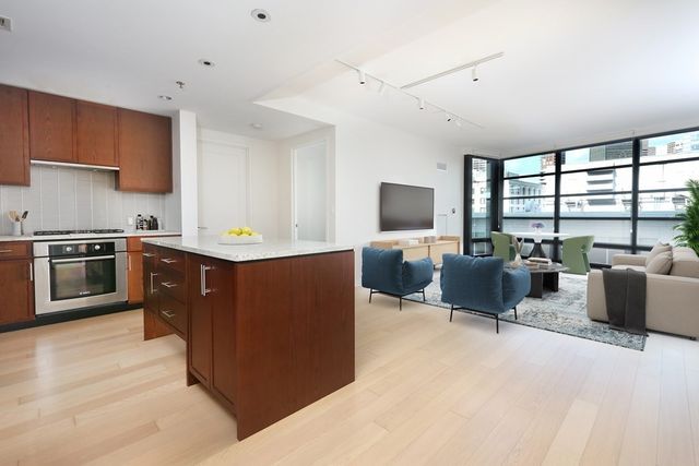 $1,300,000 | 580 Washington Street, Unit 1007, Boston, MA 02111