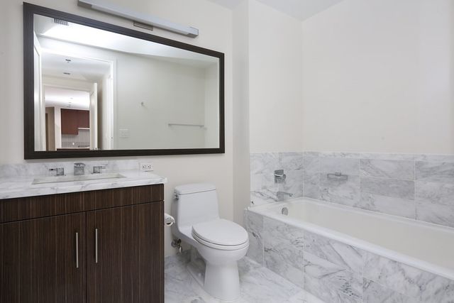 $1,300,000 | 580 Washington Street, Unit 1007, Boston, MA 02111