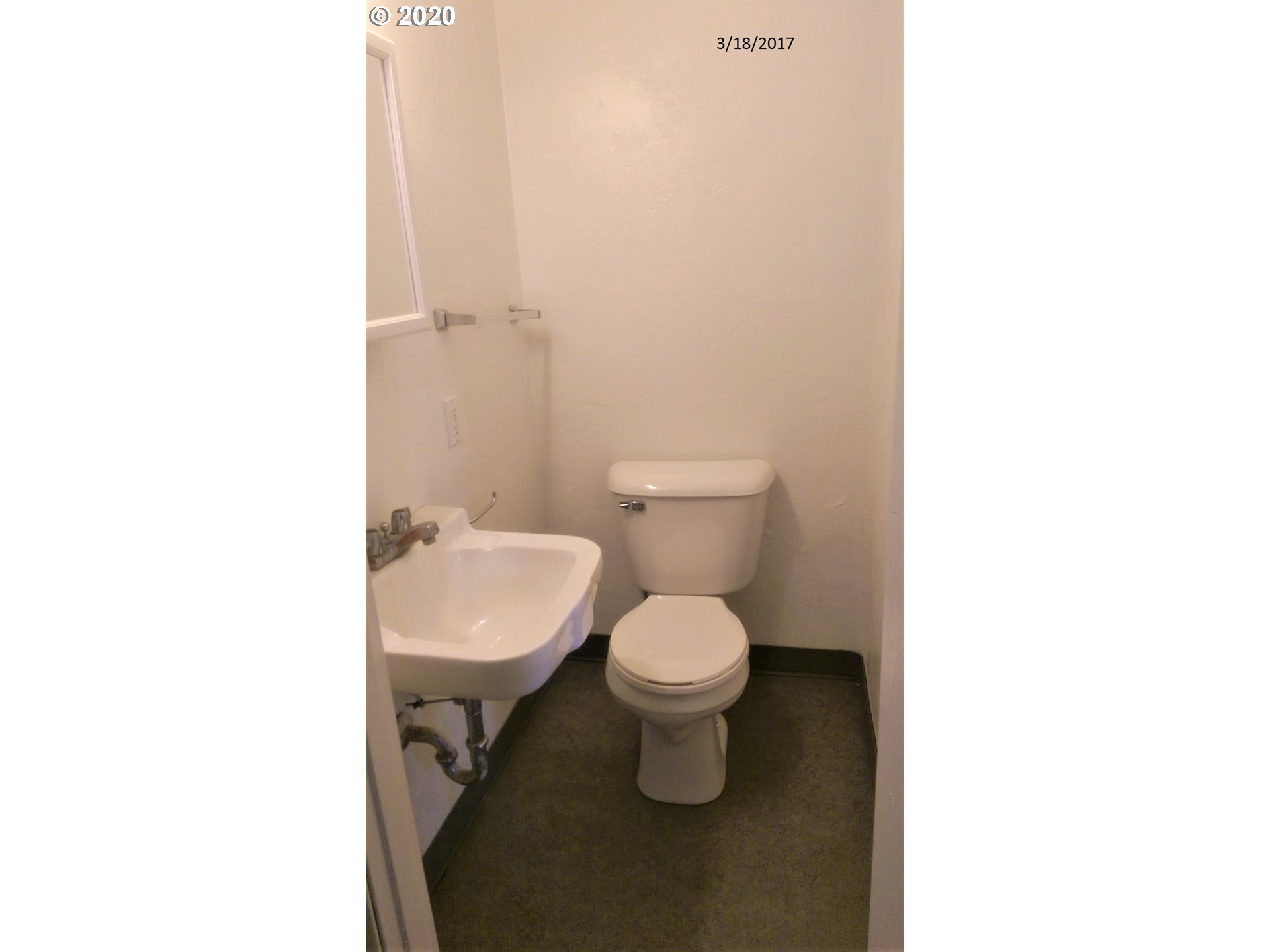 25 U Street Springfield, OR 97477 - Photo 8 of 20